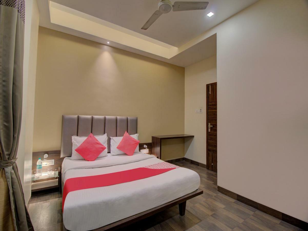 Oyo 35844 Hotel Lotus Residency Sāngli Esterno foto