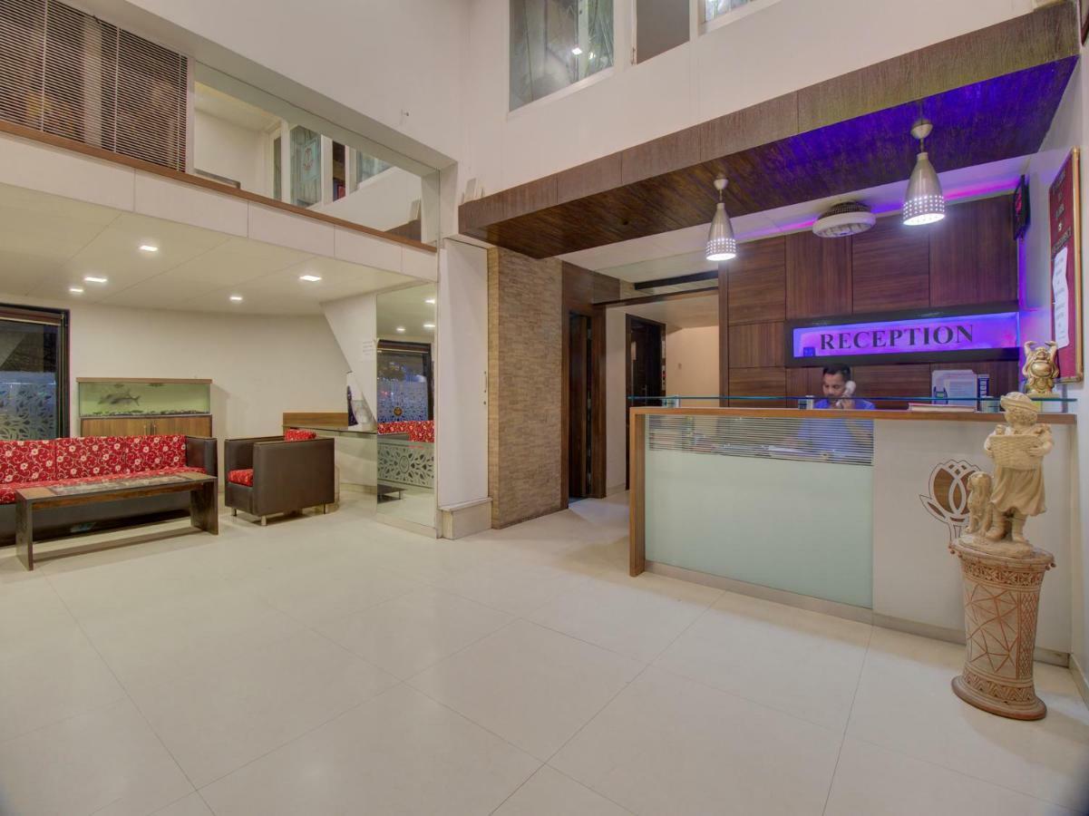 Oyo 35844 Hotel Lotus Residency Sāngli Esterno foto