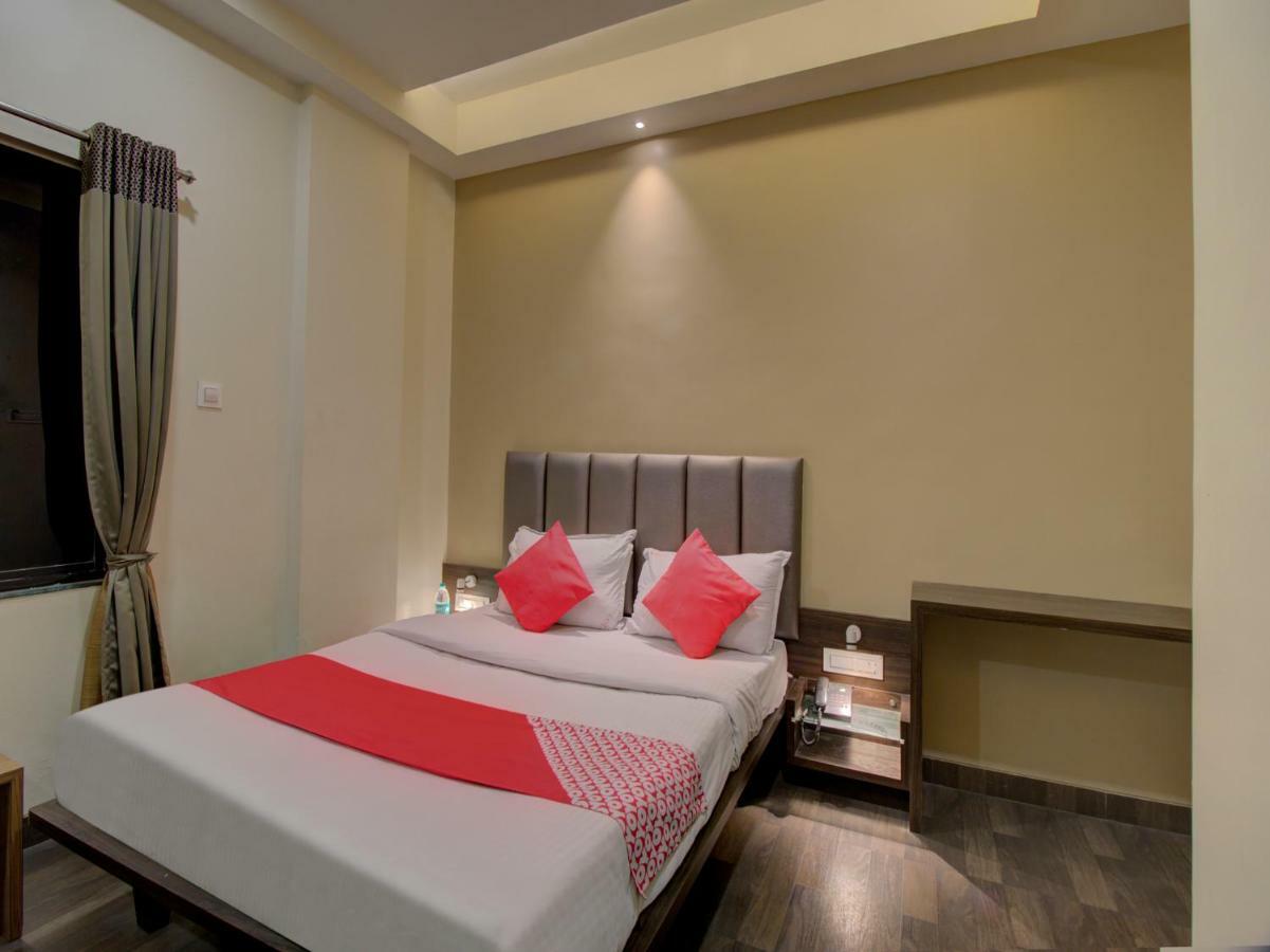 Oyo 35844 Hotel Lotus Residency Sāngli Esterno foto