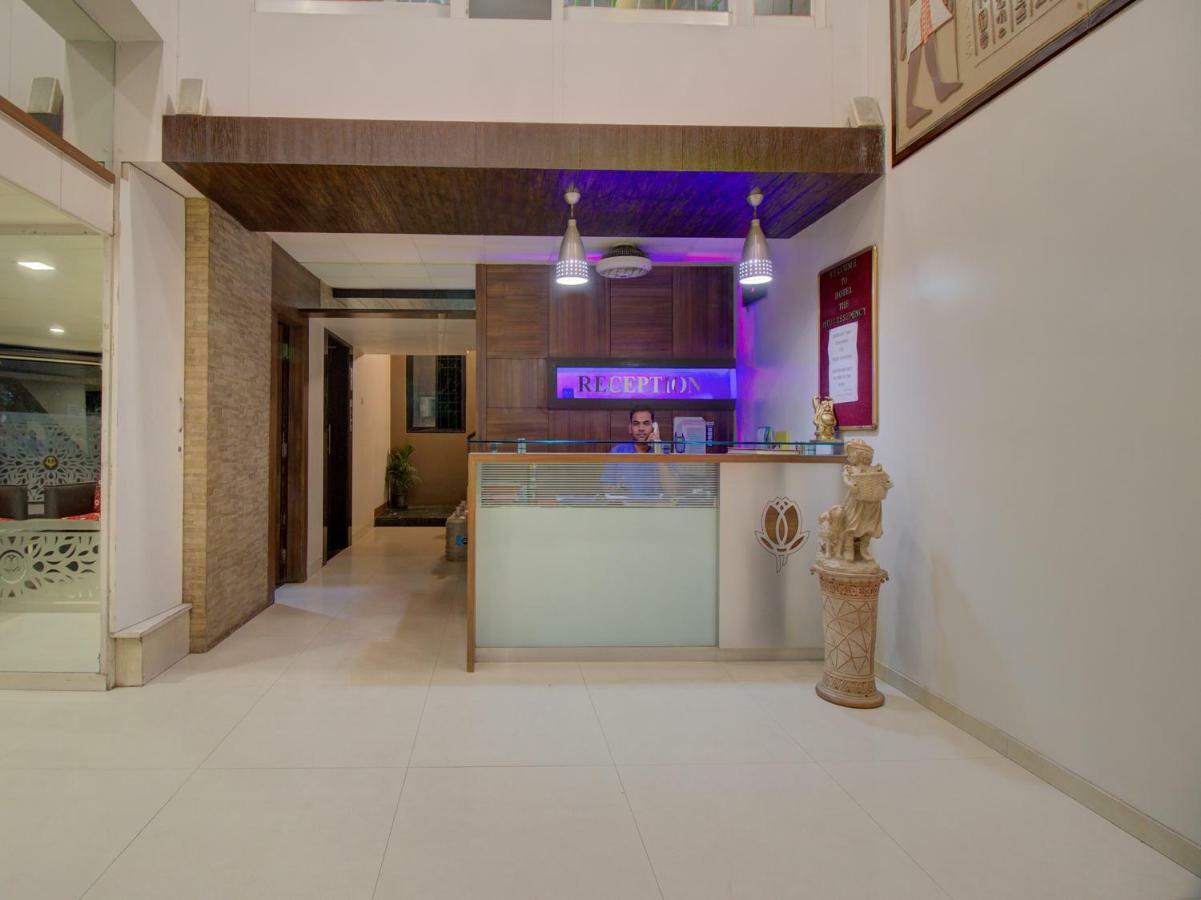 Oyo 35844 Hotel Lotus Residency Sāngli Esterno foto