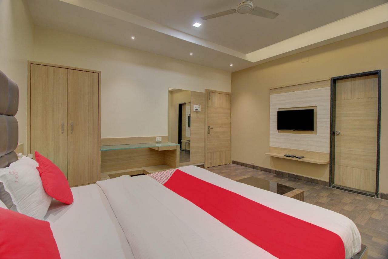 Oyo 35844 Hotel Lotus Residency Sāngli Esterno foto