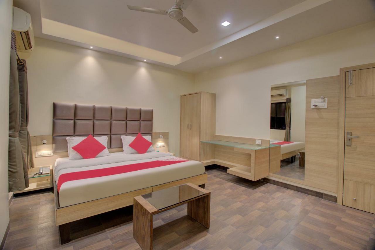 Oyo 35844 Hotel Lotus Residency Sāngli Esterno foto