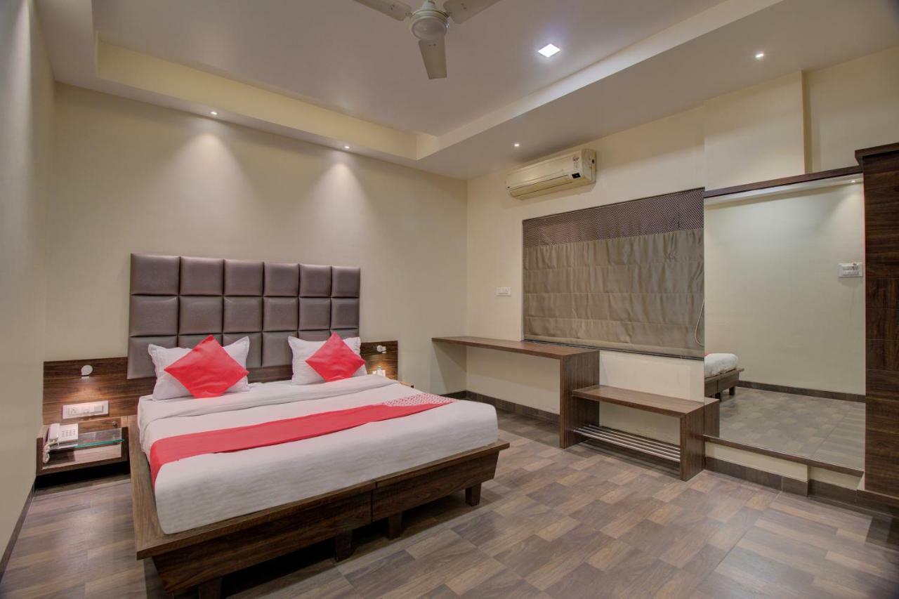 Oyo 35844 Hotel Lotus Residency Sāngli Esterno foto