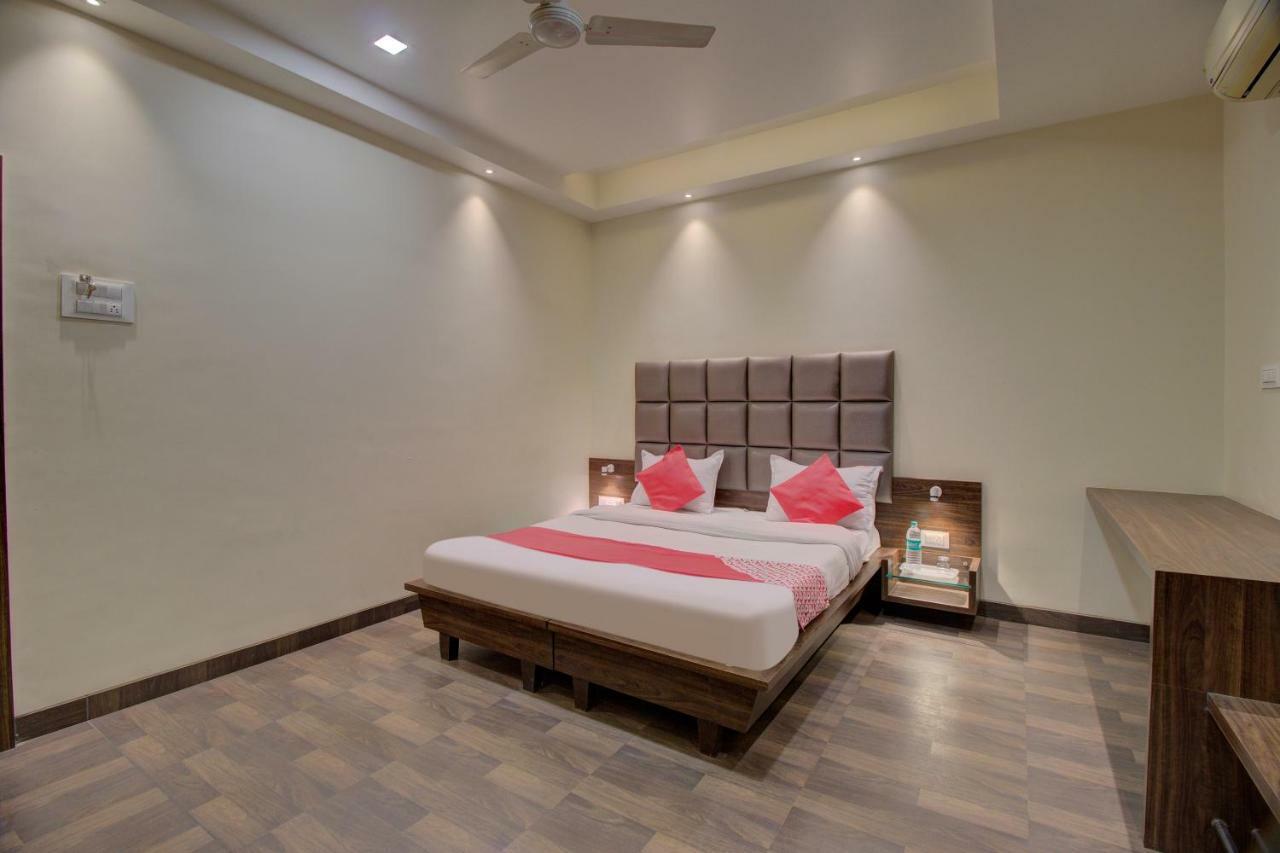 Oyo 35844 Hotel Lotus Residency Sāngli Esterno foto