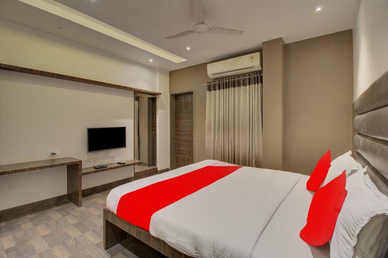 Oyo 35844 Hotel Lotus Residency Sāngli Esterno foto