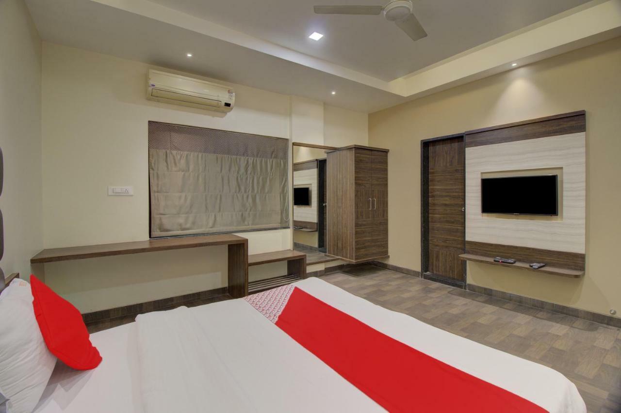 Oyo 35844 Hotel Lotus Residency Sāngli Esterno foto