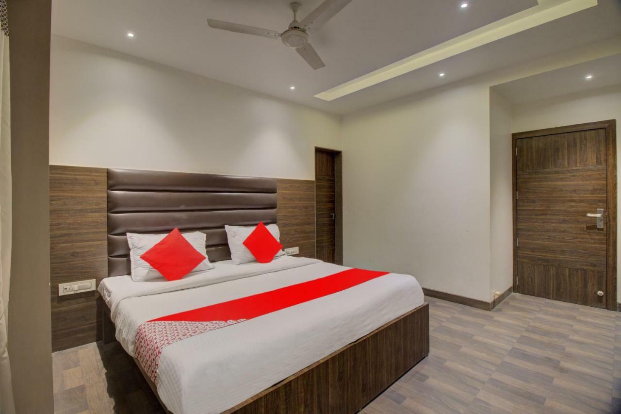 Oyo 35844 Hotel Lotus Residency Sāngli Esterno foto