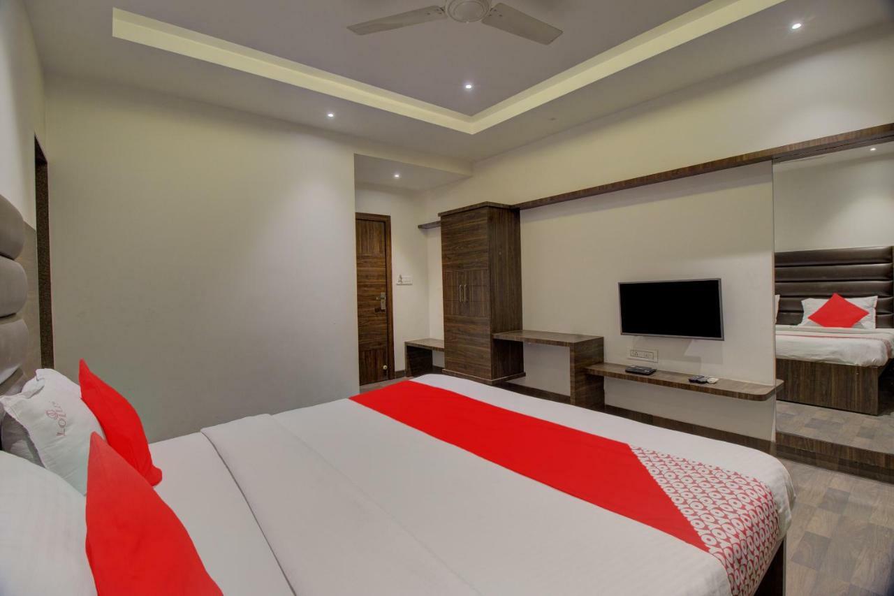 Oyo 35844 Hotel Lotus Residency Sāngli Esterno foto