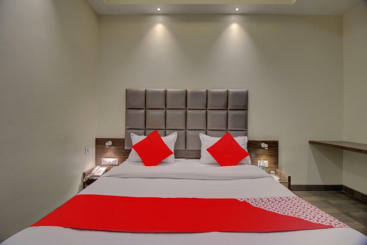 Oyo 35844 Hotel Lotus Residency Sāngli Esterno foto