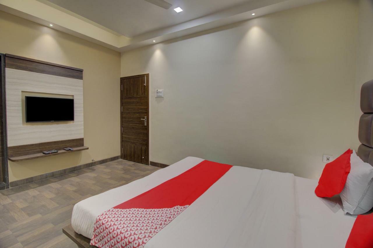 Oyo 35844 Hotel Lotus Residency Sāngli Esterno foto